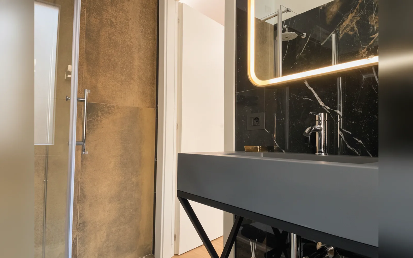 Camera con bagno privato — WOW ROME HOME, Roma (Lazio) (foto 59)